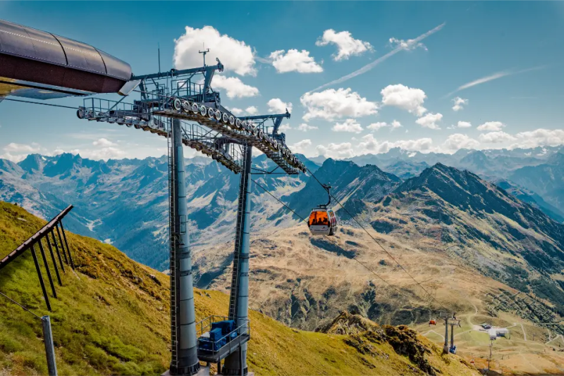 Berglift naar de top van de berg in Montafon