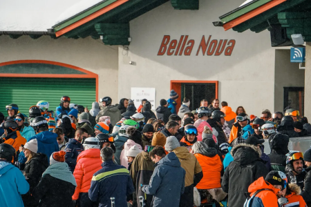 Skiërs bij de Bella Nova tijdens het Ski Opening Montafon